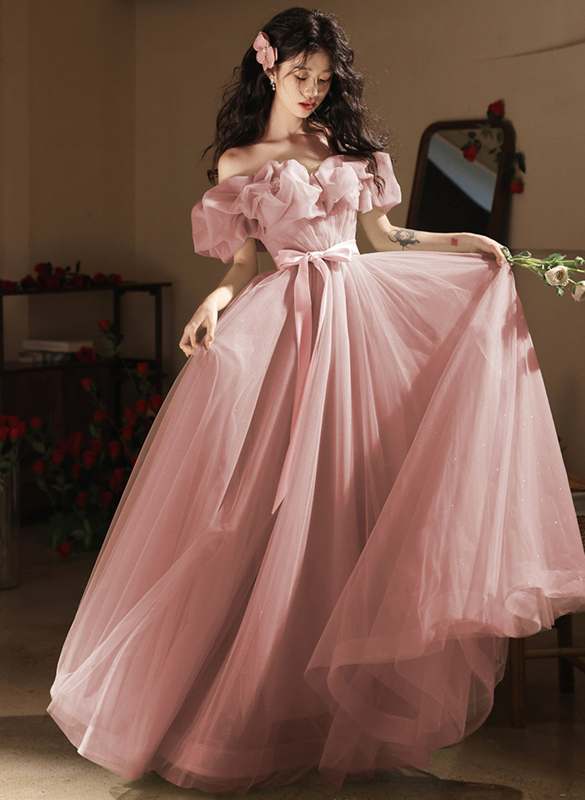 Vestido de fiesta de tul rosa con hombros descubiertos y corte en A 