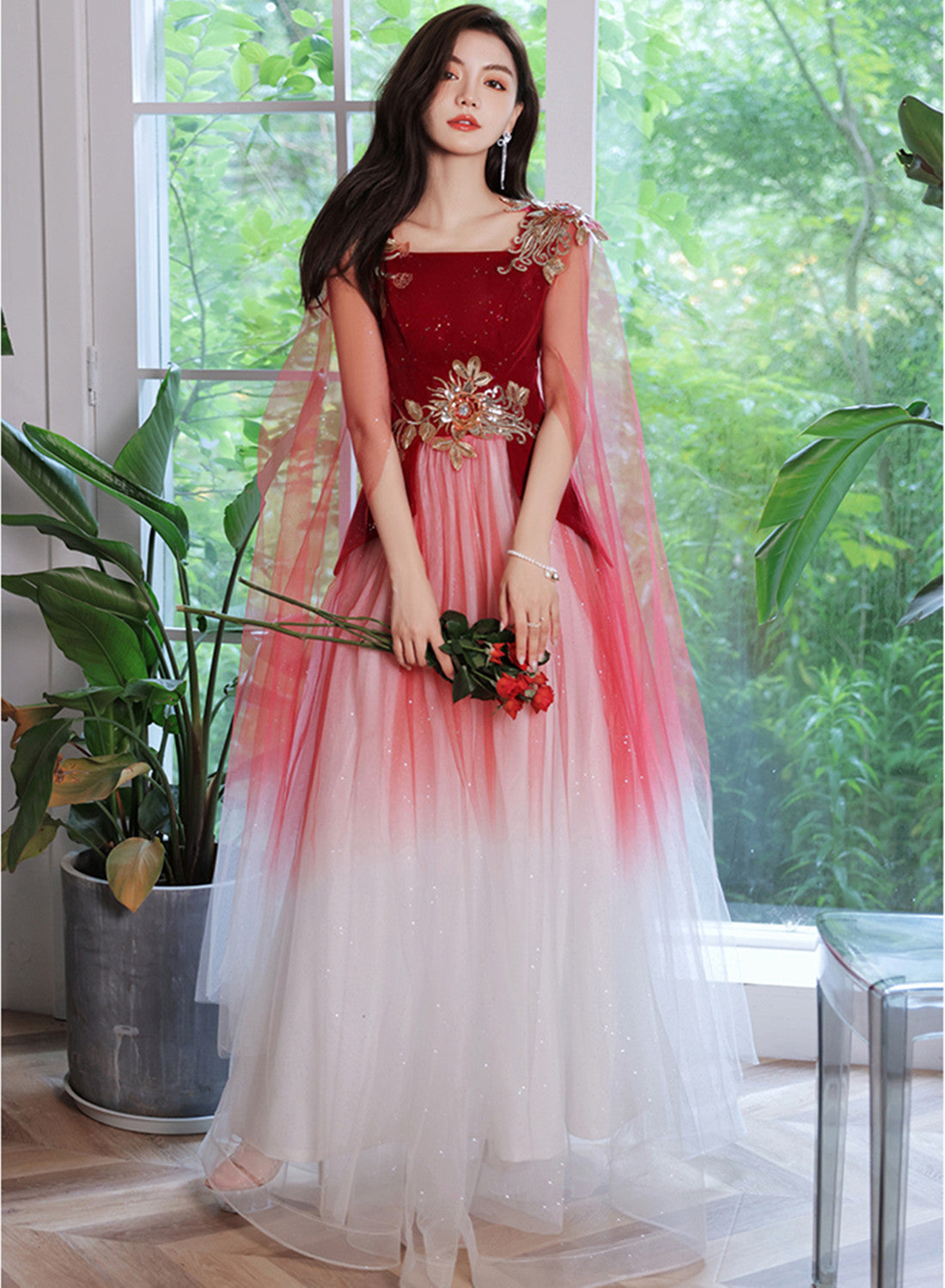 Vestido largo de fiesta de boda con flores y tul degradado rojo 