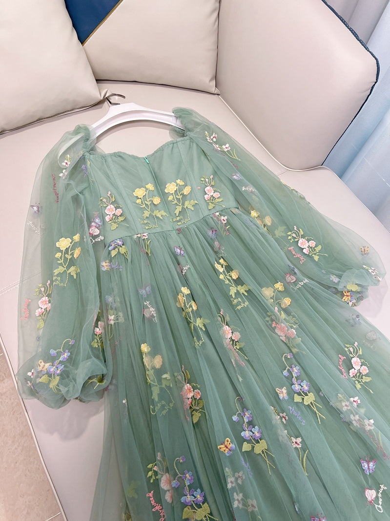 Vestido de fiesta verde de tul con mangas largas y estampado floral en forma de A 