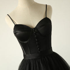 Elegante vestido de fiesta de tul con tirantes negros y escote en forma de corazón 