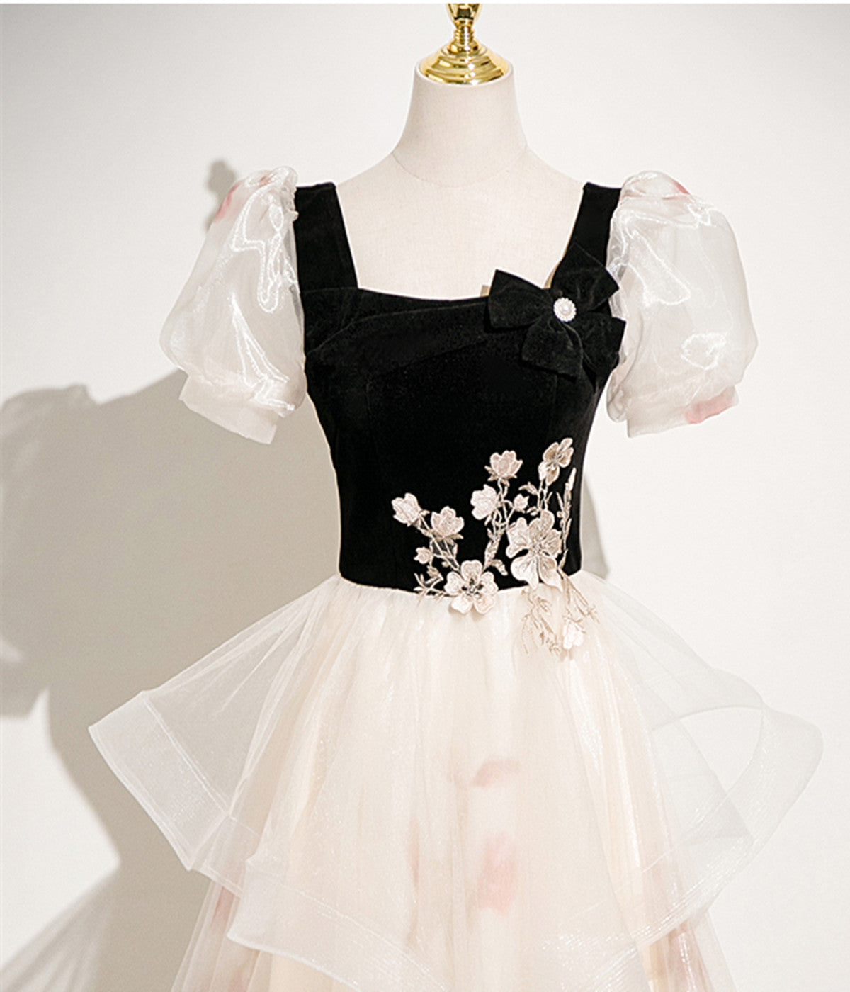 Vestido de fiesta de manga corta de tul y terciopelo con corte en A 