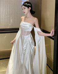 Vestido de fiesta de boda de satén blanco con hombros descubiertos 