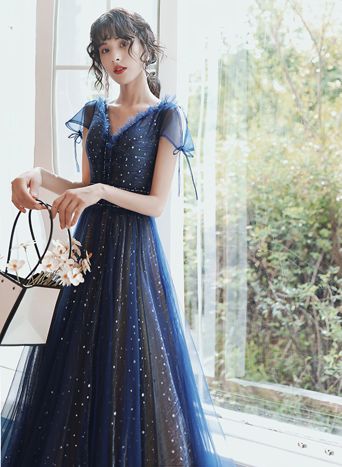 Vestido de fiesta azul marino de corte A, manga corta y escote en V 