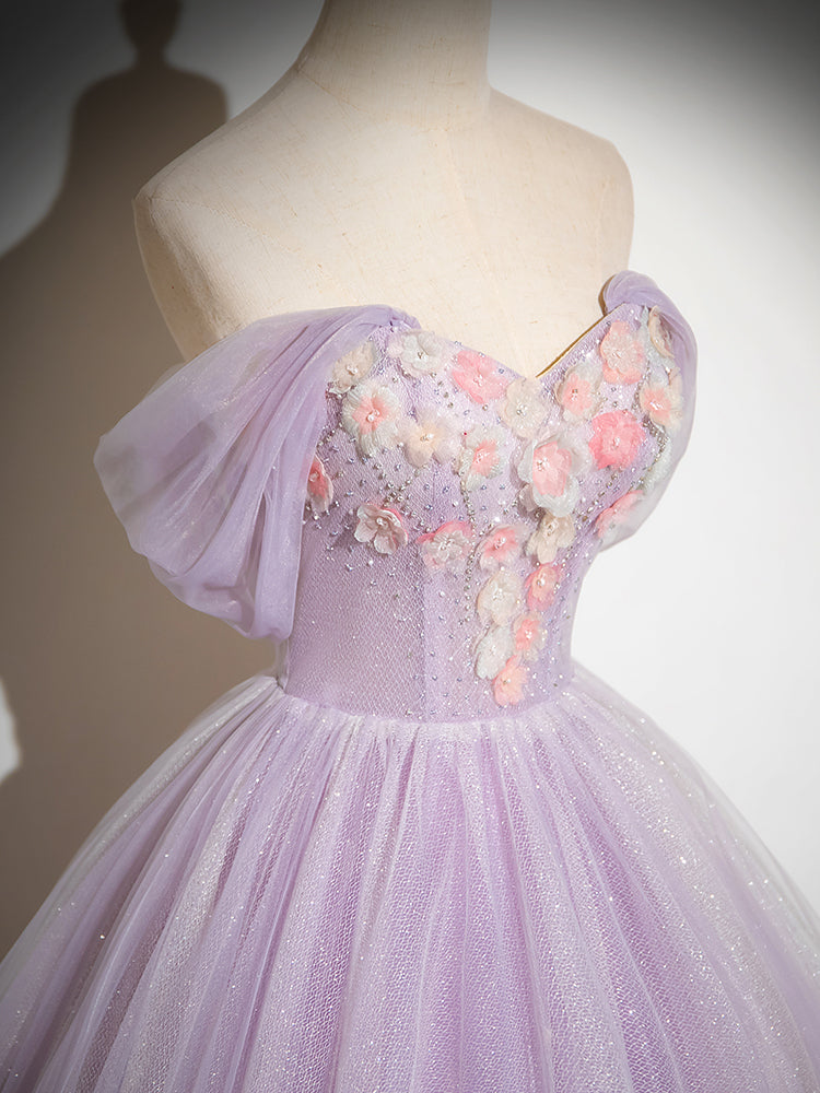 Vestido formal largo con escote en forma de corazón de tul color lavanda y hombros descubiertos 