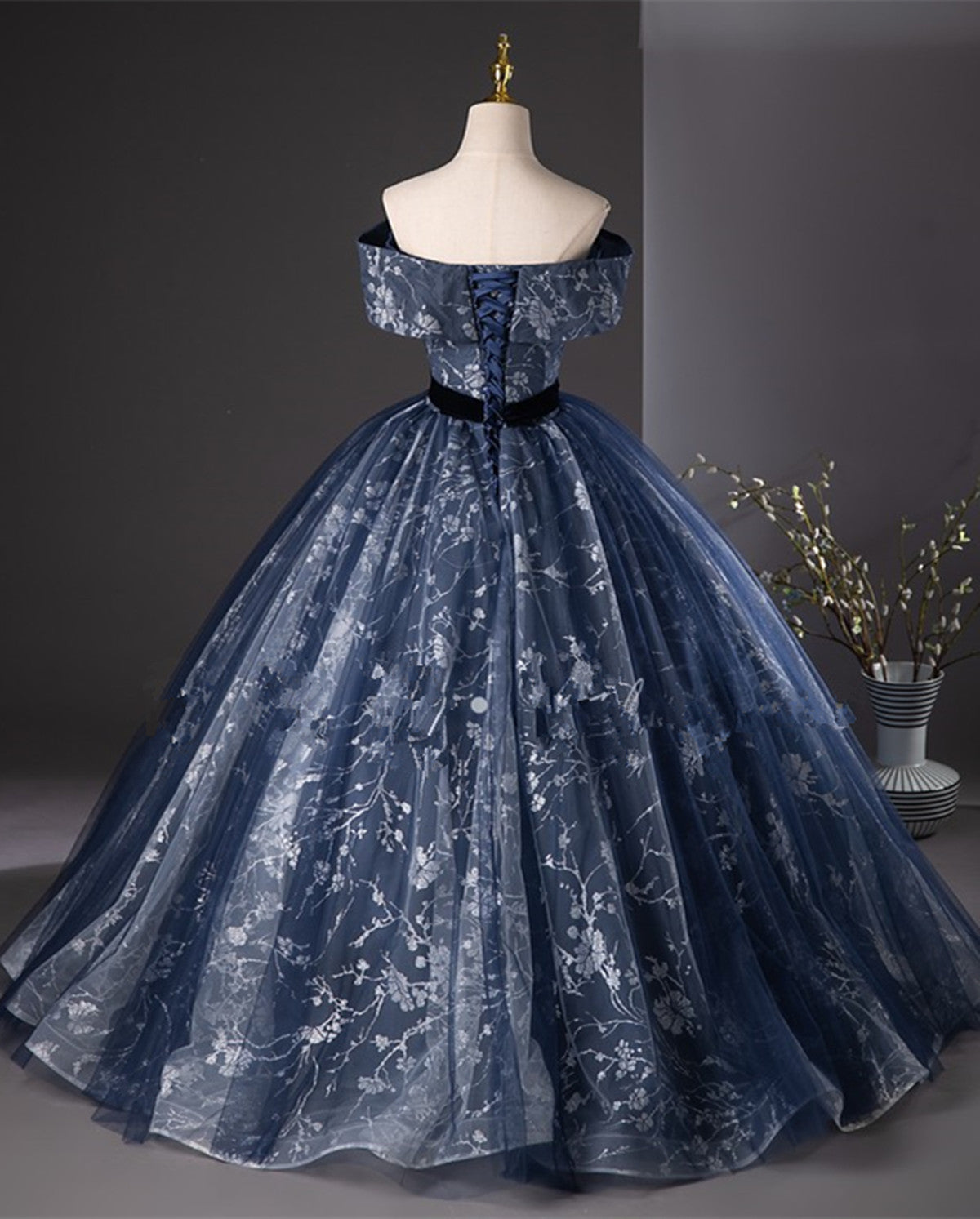 Vestido formal largo azul marino con escote en forma de corazón 