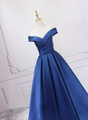 Vestido de fiesta de satén azul con hombros descubiertos, corte A y largo hasta el suelo 