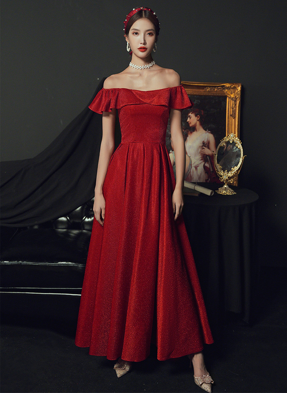 Vestido formal rojo largo de fiesta con hombros descubiertos y corte A 