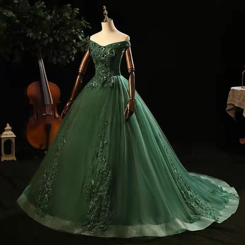 Vestido de fiesta largo de tul verde con apliques de encaje 
