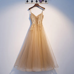 Precioso vestido formal largo de tul color champán con encaje 