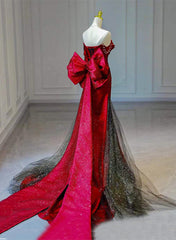 Vestido formal rojo y negro con escote en forma de corazón y hombros descubiertos 