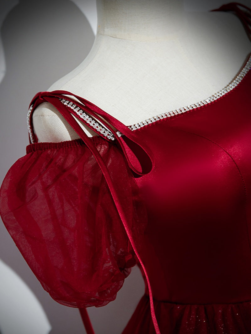 Vestido de fiesta largo con tirantes de tul y satén rojo vino 