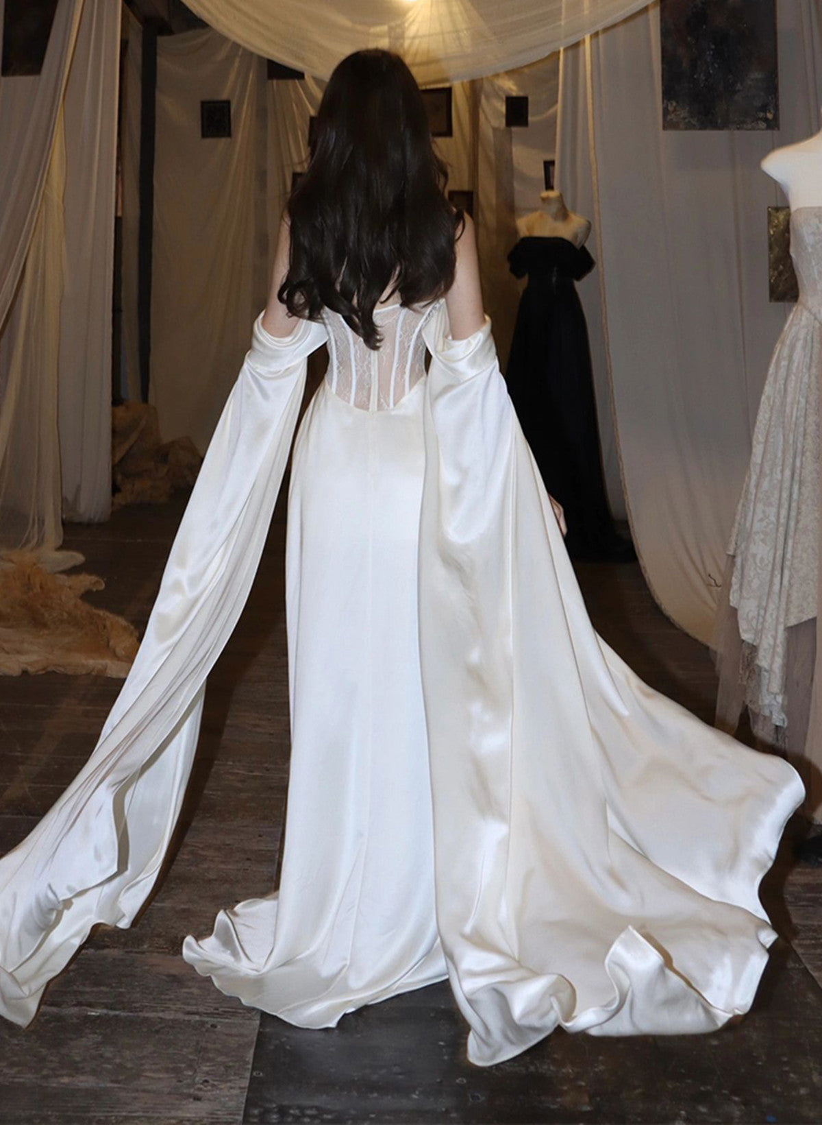 Vestido de noche largo de satén blanco con escote en A y escote redondo 