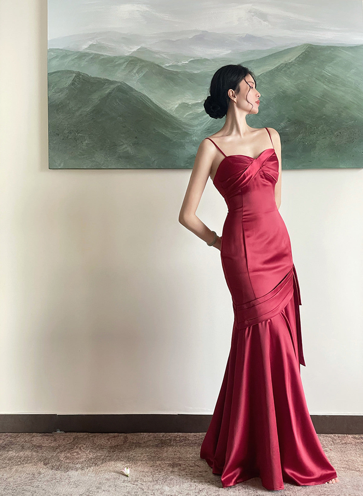 Vestido de fiesta de satén rojo vino con tirantes de corazón 