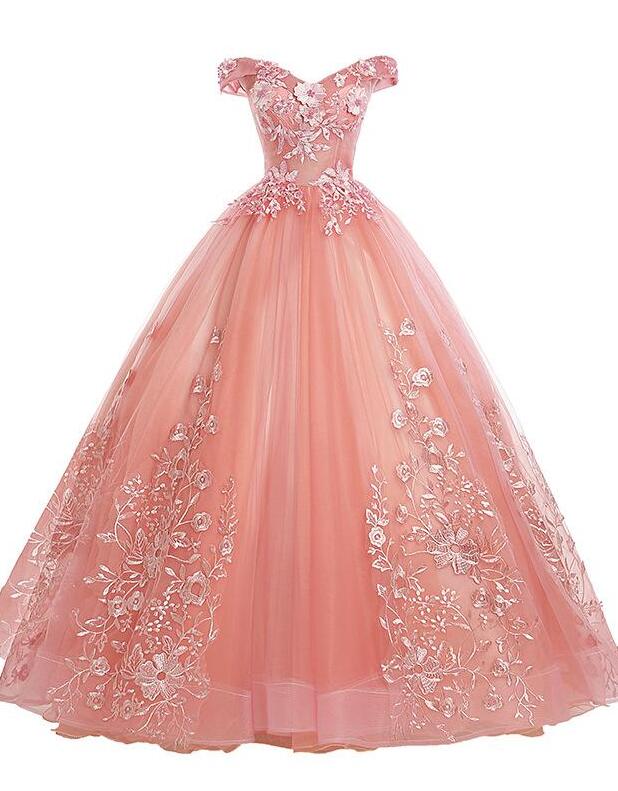 Vestido de quinceañera con hombros descubiertos y encaje rosa con flores 