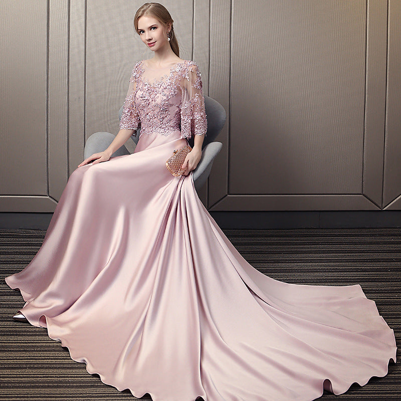 Vestido de fiesta largo de satén suave rosa con top de encaje 