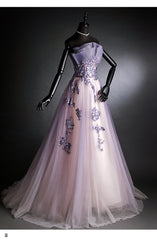 Vestido de fiesta largo de tul morado con degradado y apliques de encaje floral 