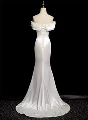 Vestido de fiesta largo de sirena de satén blanco con hombros descubiertos 