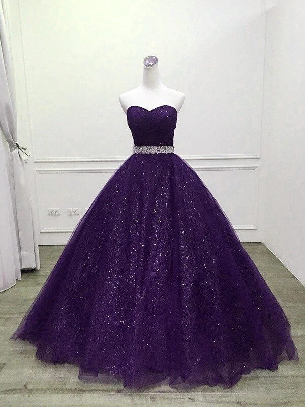 Hermoso vestido de fiesta de tul morado brillante con cuentas 
