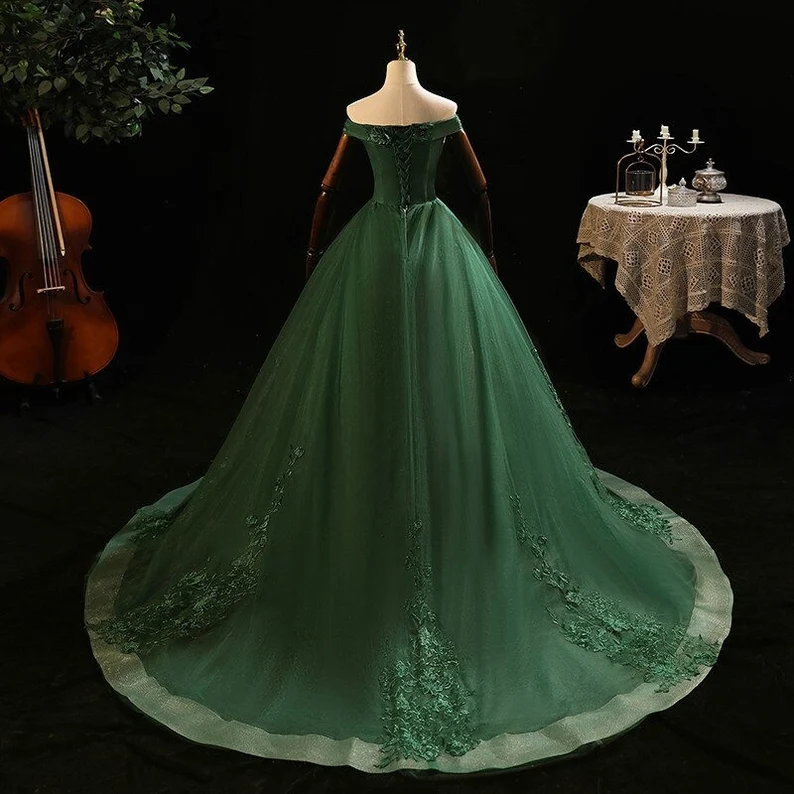 Vestido de fiesta largo de tul verde con apliques de encaje 