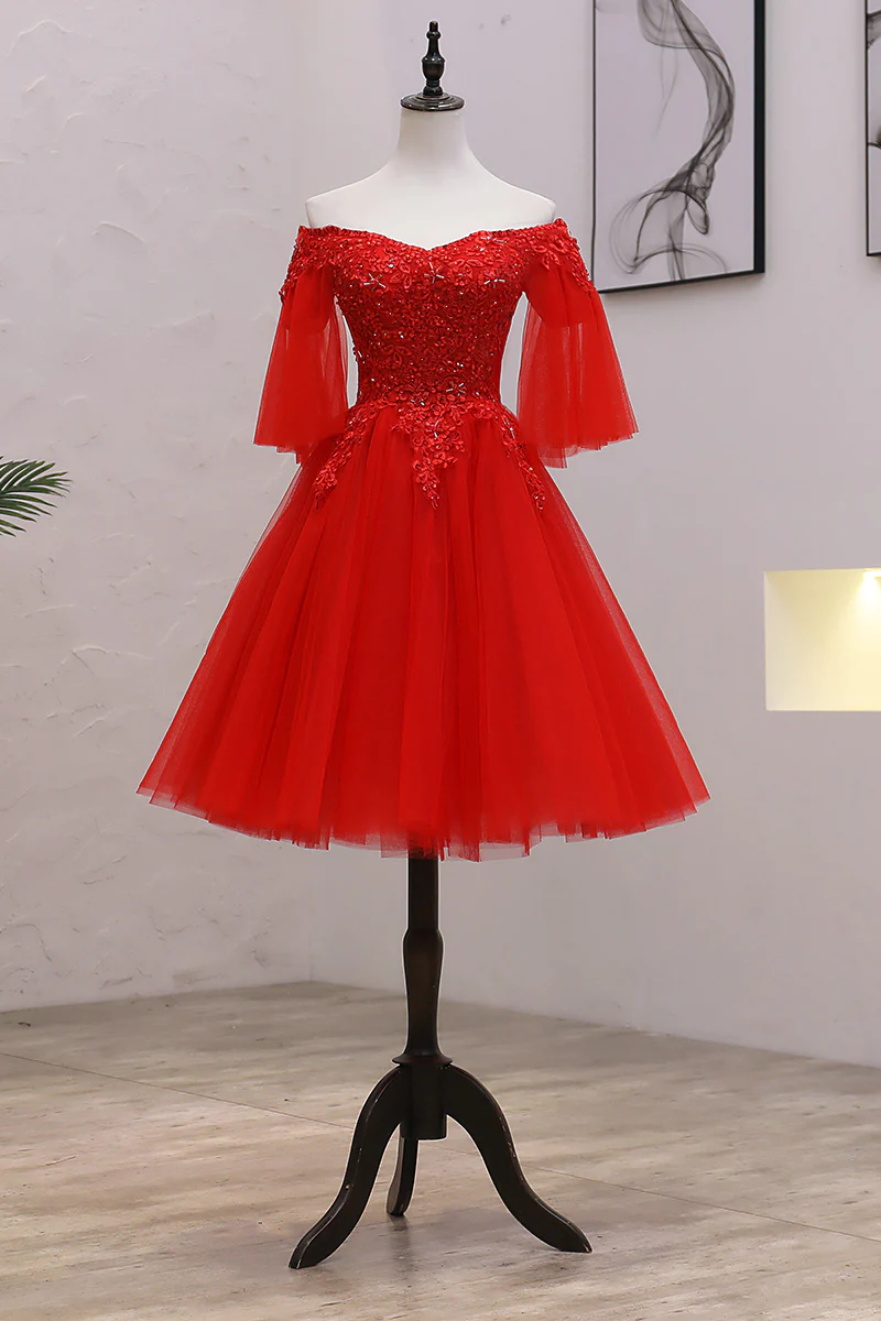 Vestido de fiesta rojo de tul con escote en forma de corazón, encaje y cuentas 
