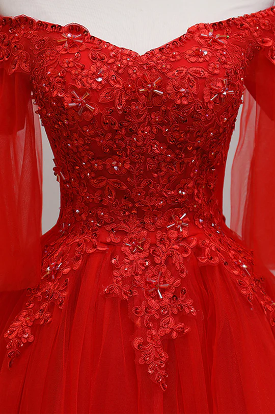 Vestido de fiesta rojo de tul con escote en forma de corazón, encaje y cuentas 