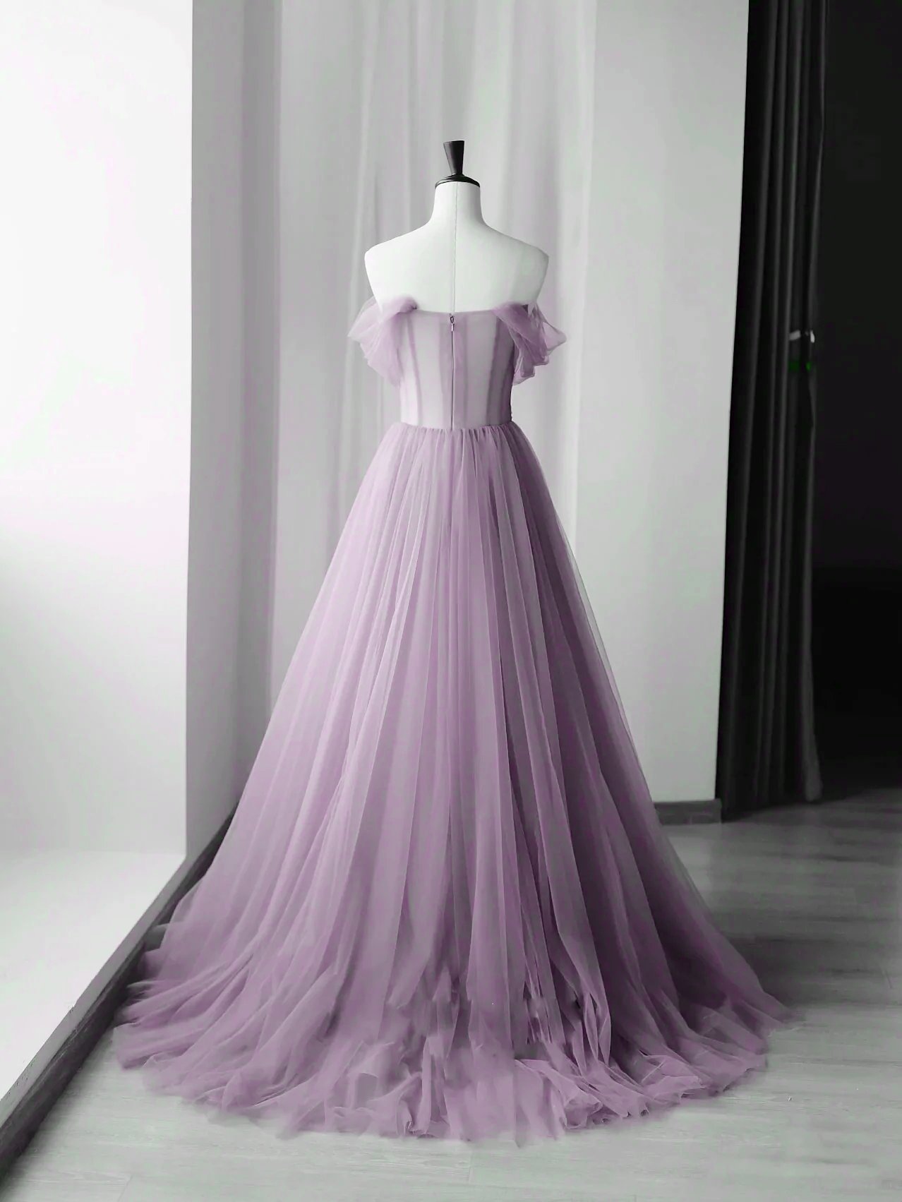 Elegante vestido de fiesta largo de tul con flores 