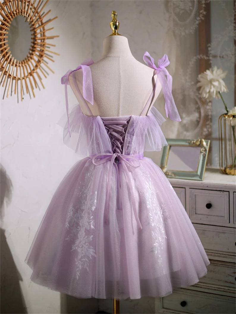 Lindo vestido de fiesta corto de tul color lavanda 