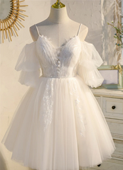 Vestido de fiesta de encaje con escote en V y tirantes finos color marfil 