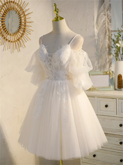 Vestido de fiesta de encaje con escote en V y tirantes finos color marfil 
