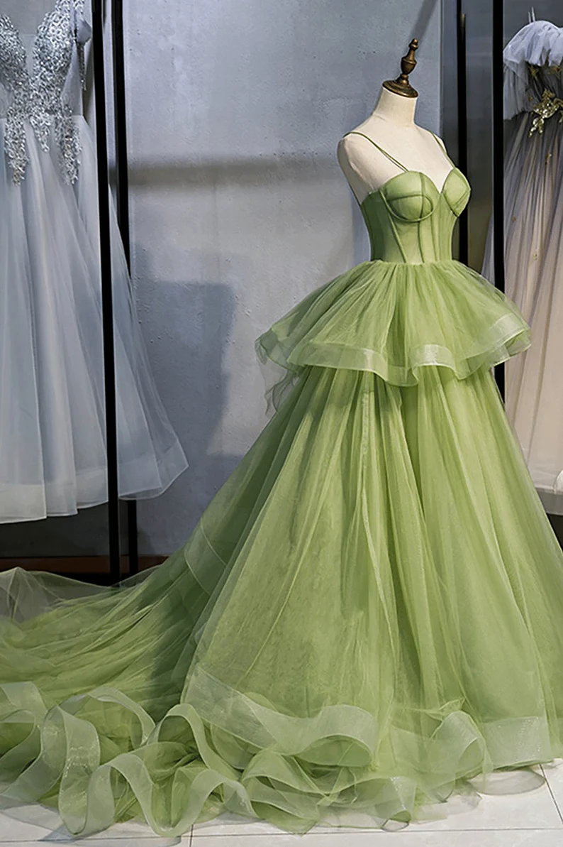 Vestido de fiesta largo con corsé verde salvia 