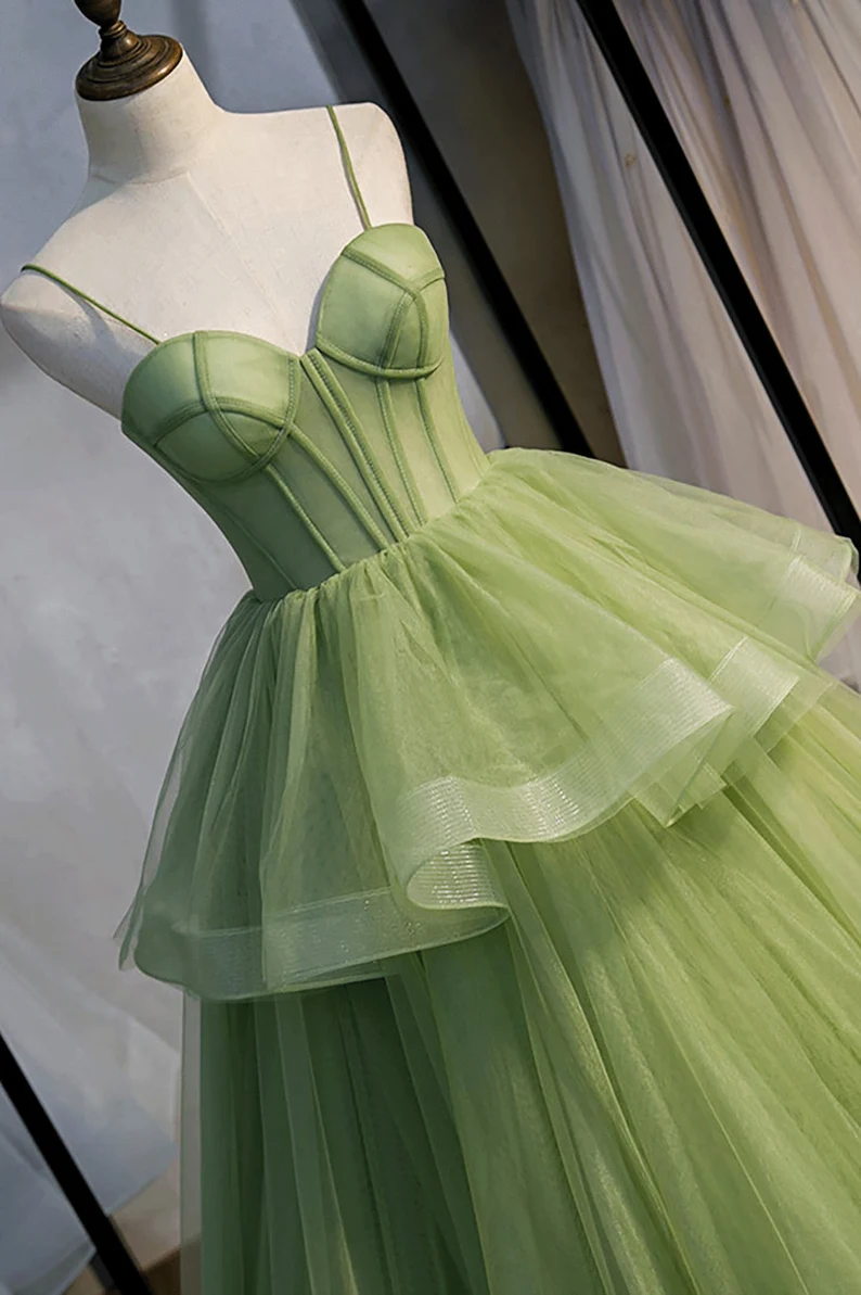 Vestido de fiesta largo con corsé verde salvia 