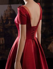 Vestido de fiesta de satén rojo vino con espalda baja, mangas cortas y cordones 
