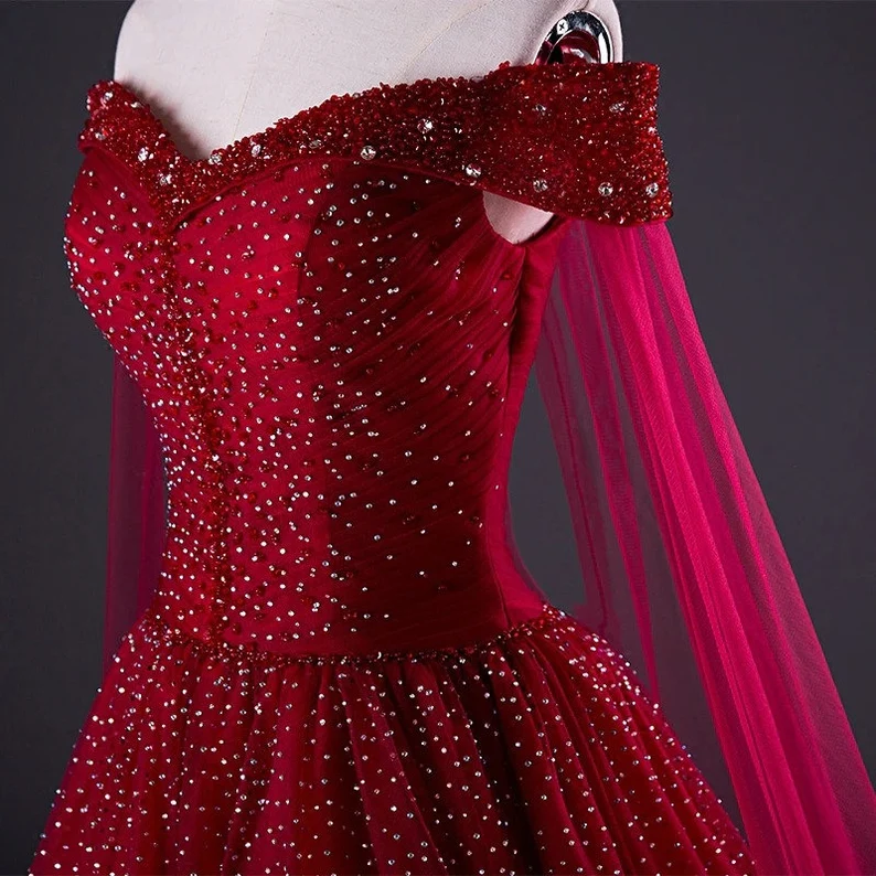 Vestido de fiesta largo de tul rojo vino con cuentas y brillo 
