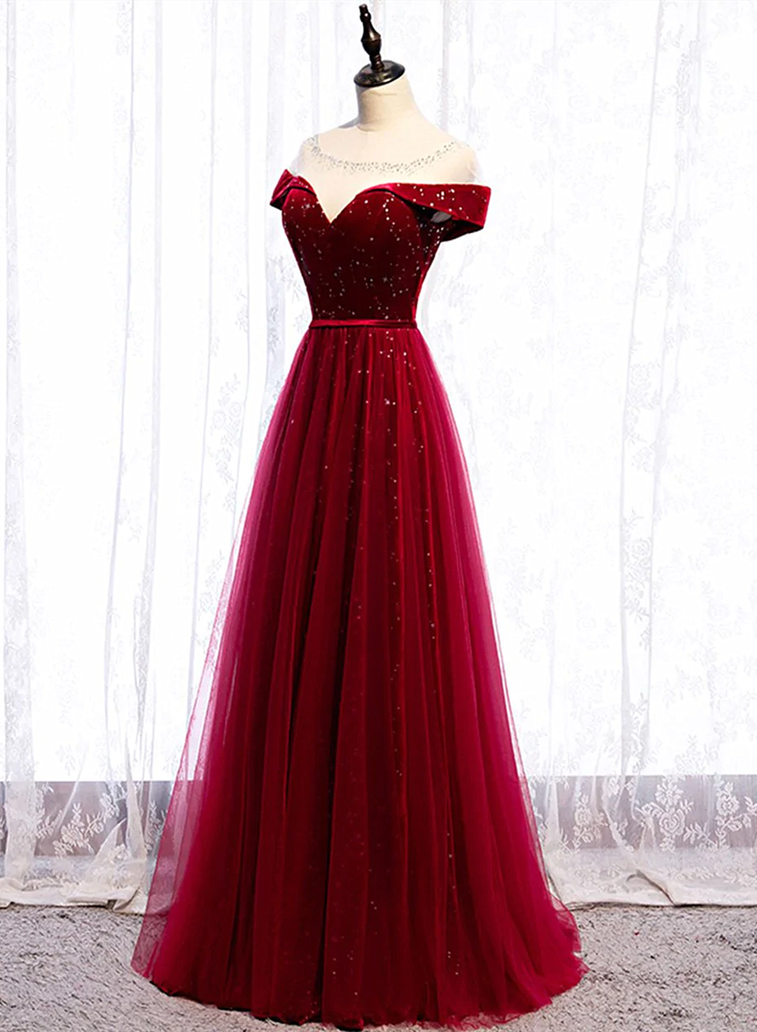 Vestido de fiesta largo de terciopelo y tul rojo vino 