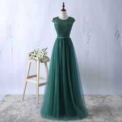 Hermoso vestido de dama de honor de encaje y tul 