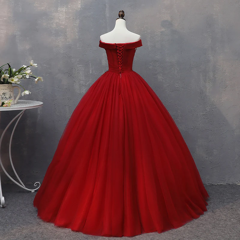 Vestido largo de tul rojo con hombros descubiertos para quinceañeras 