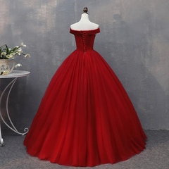 Vestido largo de tul rojo con hombros descubiertos para quinceañeras 