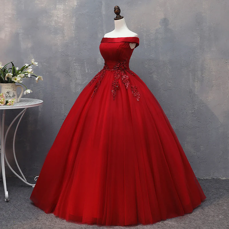 Vestido largo de tul rojo con hombros descubiertos para quinceañeras 