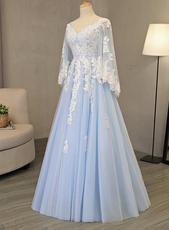 Encantador vestido de fiesta largo de tul azul claro con escote en V 