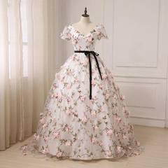 Hermoso vestido de fiesta largo con flores 