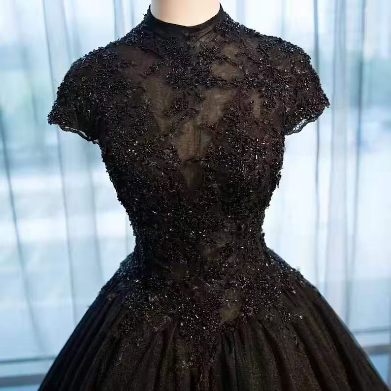 Beautiful Black Cap Sleeves Long Tulle Party Dress