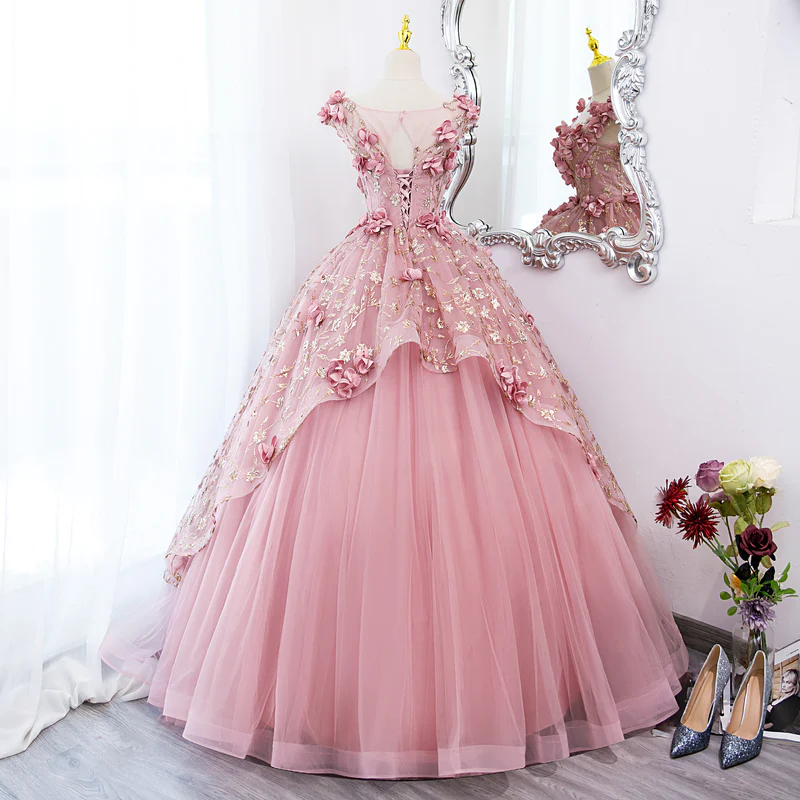 Vestido de quinceañera con escote redondo y flores rosas hasta el suelo 