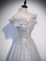Vestido de fiesta con hombros descubiertos de tul brillante gris plateado 