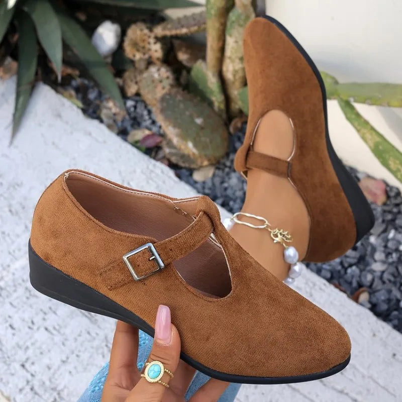 Autumn Large Size Retro Pointed Toe Leather Shoes Soft Leather Low Heel Casual Mary Jane Shoes Comfortable Footwear
