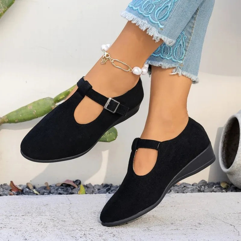 Autumn Large Size Retro Pointed Toe Leather Shoes Soft Leather Low Heel Casual Mary Jane Shoes Comfortable Footwear