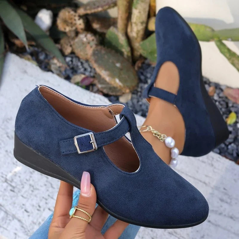 Autumn Large Size Retro Pointed Toe Leather Shoes Soft Leather Low Heel Casual Mary Jane Shoes Comfortable Footwear