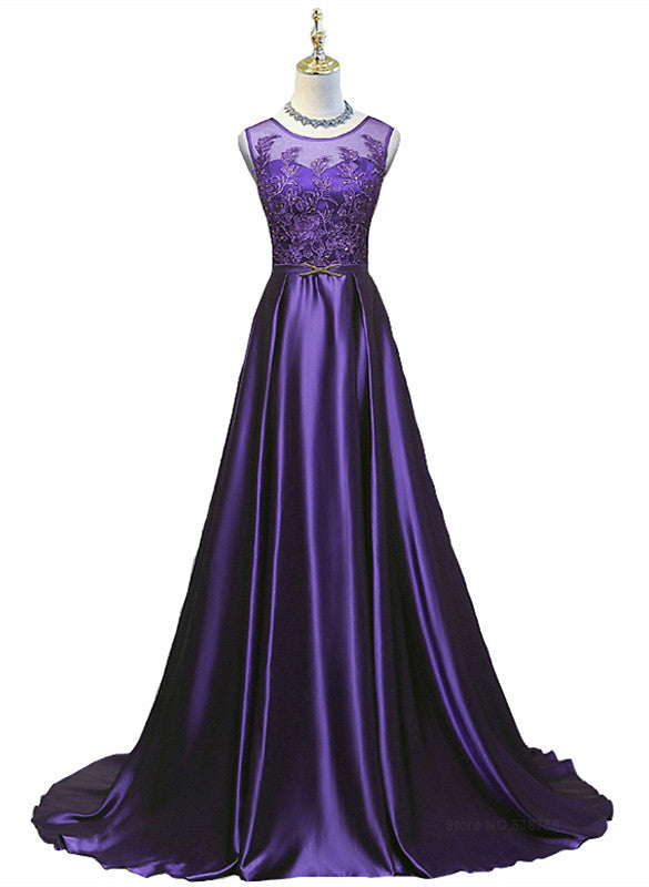 Hermoso vestido de fiesta morado largo con escote redondo 