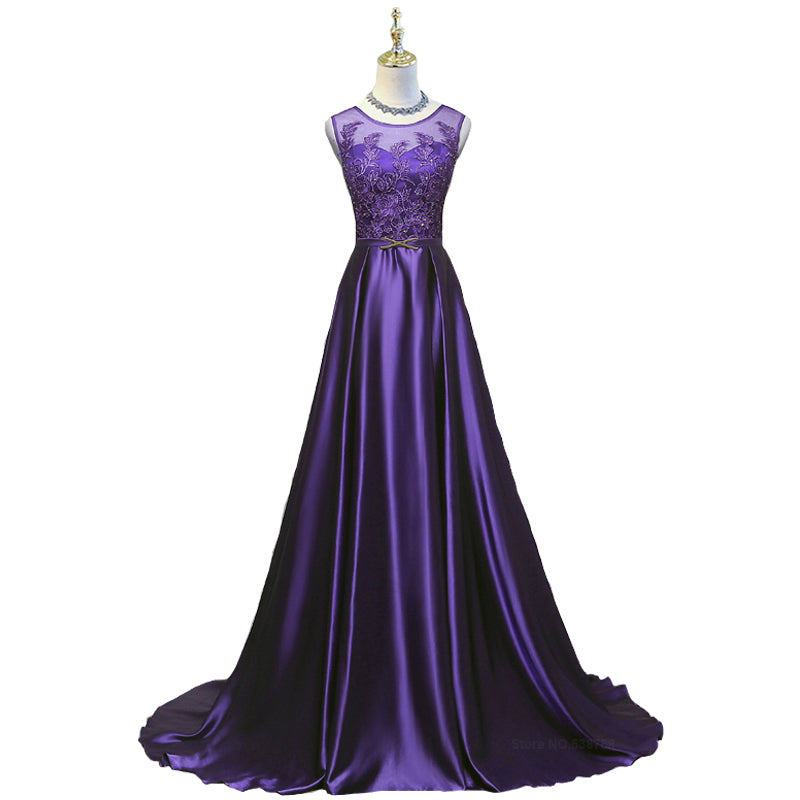 Hermoso vestido de fiesta morado largo con escote redondo 