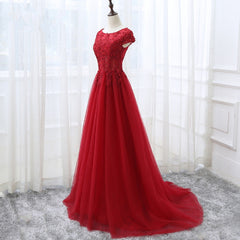 Elegant Red Tulle Long Prom Dress with Lace Applique