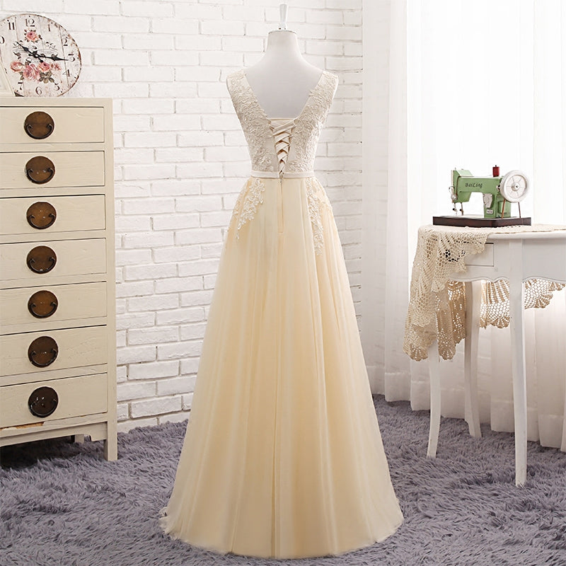 Precioso vestido de dama de honor de tul color champán claro 